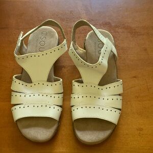 Soul Naturalizer white leather sandal Velcro straps$39 size 8 1/2 M